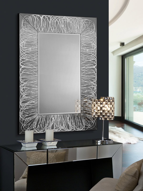 A Rizos tükör 852508 termékünkben a tükör és az üveg tökéletes kombinációja jelenik meg és elegáns, ragyogó hatást biztosít.