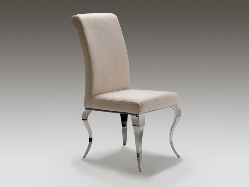 A barokk stílus újragondolásával otthonunkban könnyedén elegáns megjelenést teremthetünk a Barroque bézs szék elnevezésű termékünkkel.