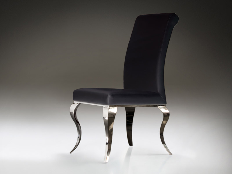A Barroque fekete szék tökéletes választás az olyan helyiségekbe, ahol szintén megjelennek a sötét és domináns árnyalatok.