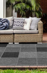 A Lalee Home Sunset SUS 605 silver szőnyeg egy beltéri és kültéri használatra is alkalmas modern szőnyeg. Akár egyszerű slaggal is mosható.