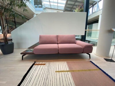 A 2021-es kanapészínek második helyezettje a rózsaszín, akárcsak ez a Santiago kanapé.