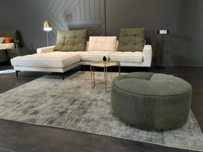 Az osztrák ADA bútorgyár 2022-es új fejlesztése a Szicília lábtartós L alakú kanapé most már Magyarországon is elérhető.