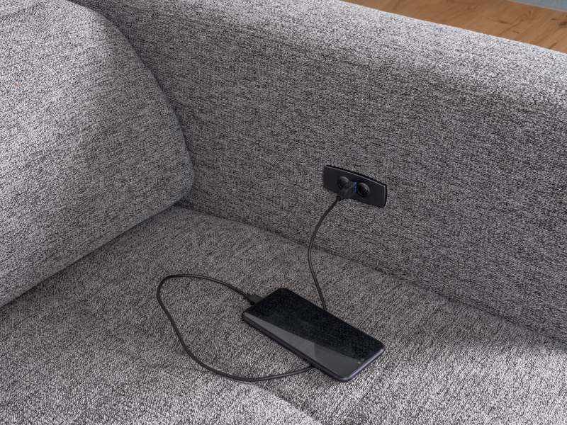 Malaga kanapé telefontöltővel, és több funkcióval is elérhető.