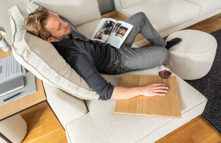 Modern kanapé – A technológia hatása a nappalik lakberendezésére