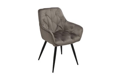 A Mia étkezőszék szürke bársony borítása és modern, letisztult megjelenése eleganciát és stílust csempész bármely helyiségbe. Kellemesen puha kárpitozása kényelmes ülést nyújt, míg masszív fém lábai pedig a megbízhatóságáról gondoskodnak.