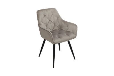 A Mia étkezőszék világos szürke bársony borítása és modern, letisztult megjelenése eleganciát és stílust csempész bármely helyiségbe. Kellemesen puha kárpitozása kényelmes ülést nyújt, míg masszív fém lábai pedig a megbízhatóságáról gondoskodnak.