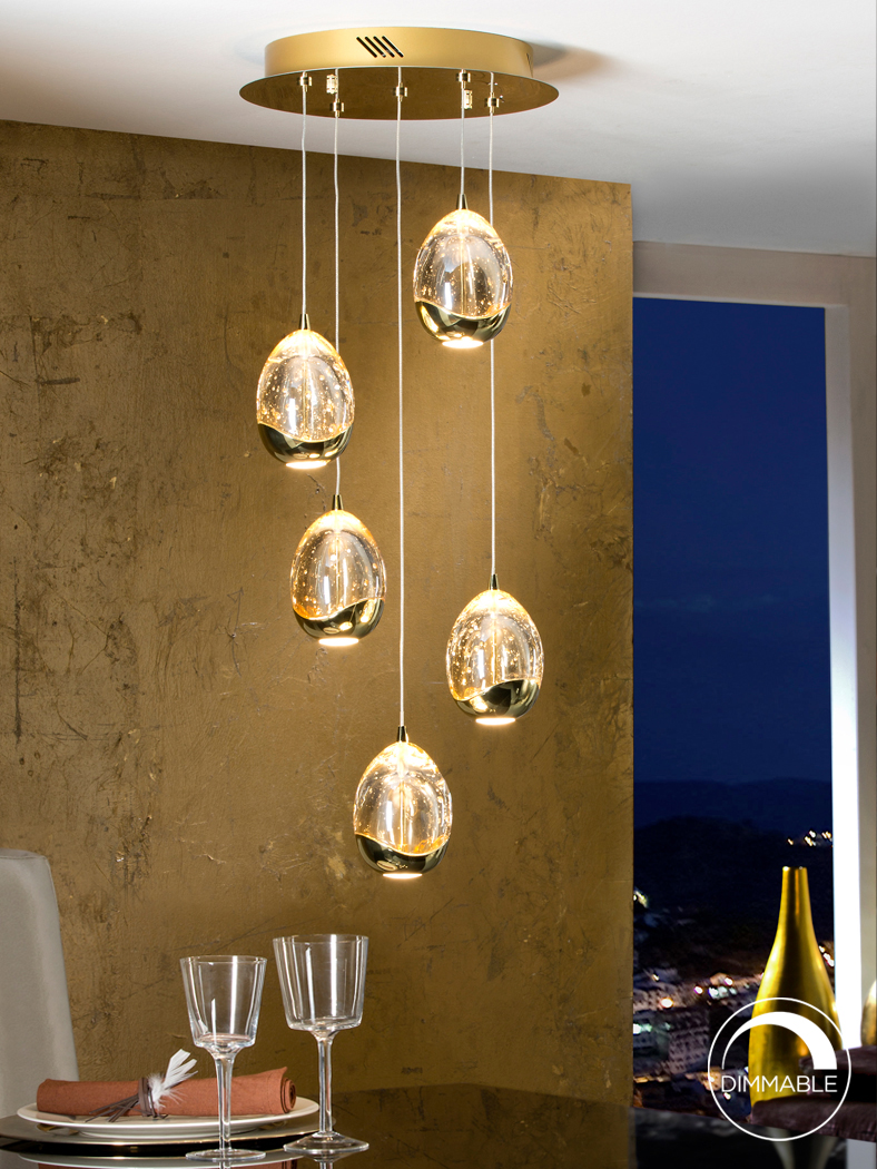 Roico csillár 783529 Roico csillár 783529 fémből készült arany felülettel. A lámpaburák tömör üvegből készültek, pezsgő színben, belülről dekoratív légbuborékokkal díszítve.