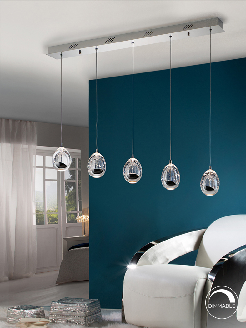 Roico csillár 783618 Roico csillár 783618 fémből készült lámpatesttel króm felülettel. A lámpaburák tömör üvegből készültek, ezüst színben, dekoratív légbuborékokkal díszítve.