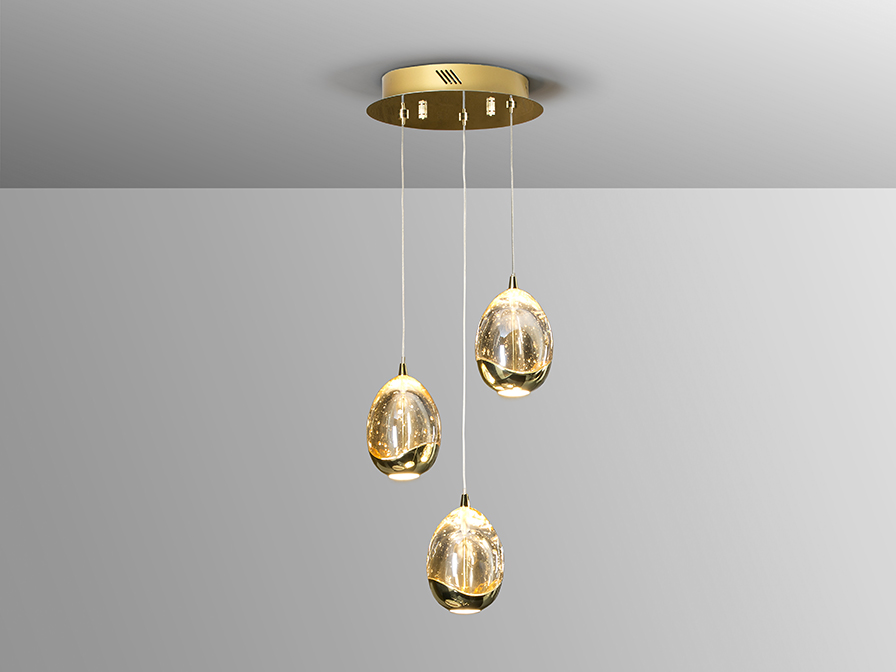 Roico csillár 783741 Roico csillár 783741 fémből készült csillár, arany felülettel. A lámpaburák tömör üvegből készültek, pezsgő színben, dekoratív légbuborékokkal díszítve.