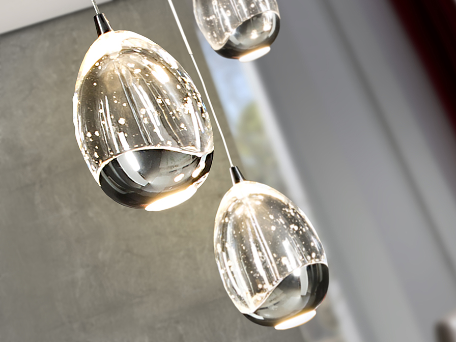 Roico csillár 783753 Roico csillár 783753 fémből készült csillár, króm felülettel. A lámpaburák tömör üvegből készültek, ezüst színben, dekoratív légbuborékokkal díszítve.