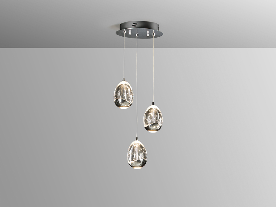 Roico csillár 783753 Roico csillár 783753 fémből készült csillár, króm felülettel. A lámpaburák tömör üvegből készültek, ezüst színben, dekoratív légbuborékokkal díszítve.