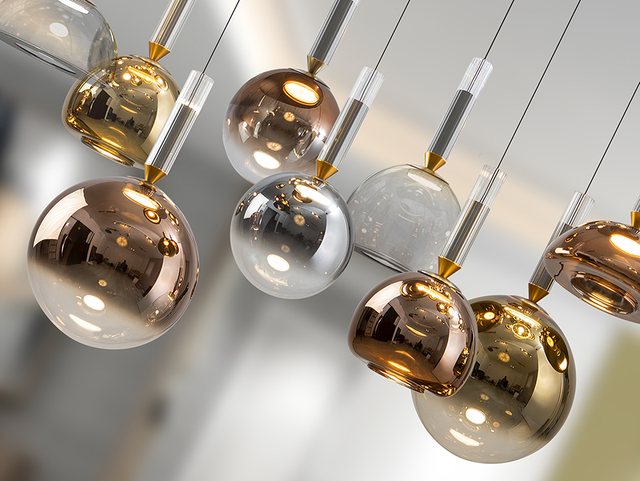 Charlize csillár 312356 Charlize csillár 312356 szálcsiszolt alumínium felülettel. A lámpaburák réz-, arany-, ezüst- és kristálytiszta bevonatúak. Állítható hosszúsággal.