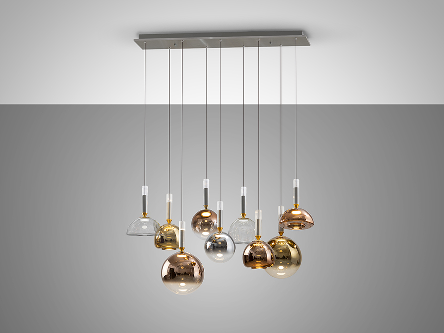 Charlize csillár 312356 Charlize csillár 312356 szálcsiszolt alumínium felülettel. A lámpaburák réz-, arany-, ezüst- és kristálytiszta bevonatúak. Állítható hosszúsággal.