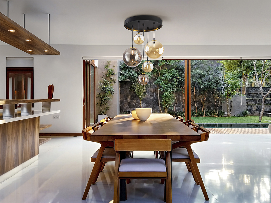 Dark csillár 439574 Dark csillár 439574 fémből készült csillár, matt fekete felülettel szatén arany részletekkel. Polikarbonát lámpa búrkkal borostyán és füstszürke díszítéssel