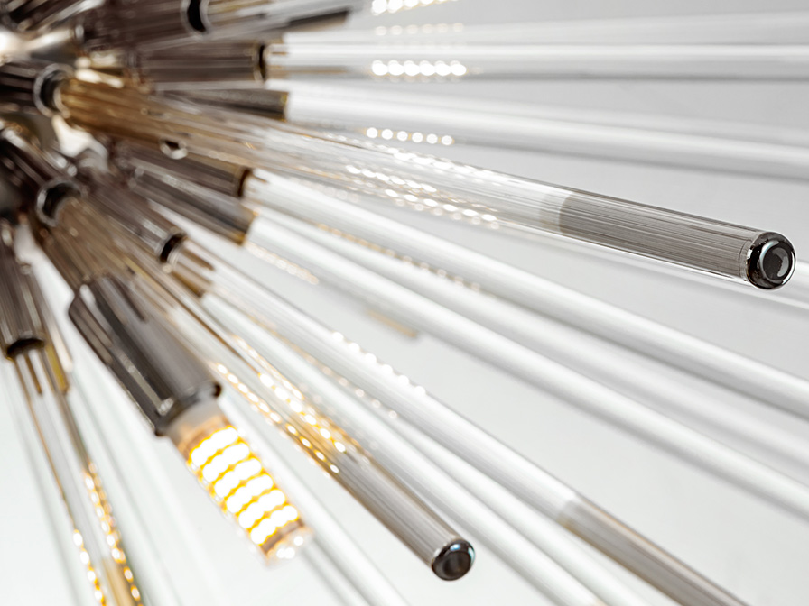 Evasion csillár 381628 Evasion csillár 381628 fémből készült csillár, fényes króm bevonatú lámpatesttel víztiszta, szferoid (gömb) formájú diffúzorral. Állítható hosszúsággal.