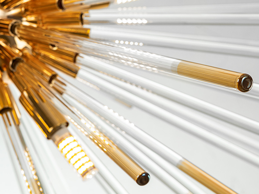 Evasion csillár 381635 Evasion csillár 381635 fémből készült csillár, fényes arany bevonatú lámpatesttel víztiszta, szferoid (gömb) formájú diffúzorral. Állítható hosszúsággal.