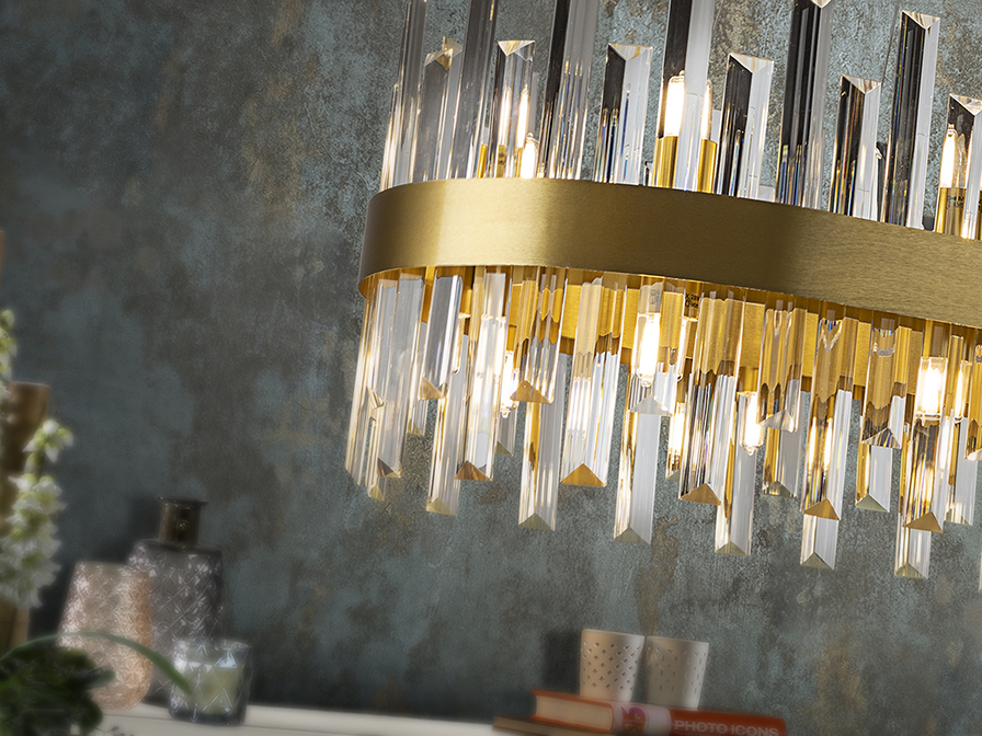 Grace csillár 365369 Grace csillár 365369 csiszolt fémből készült csillár, aranyozott felülettel. Prizma alakú, áttetsző üveg lamellákkal. Állítható hosszúsággal.