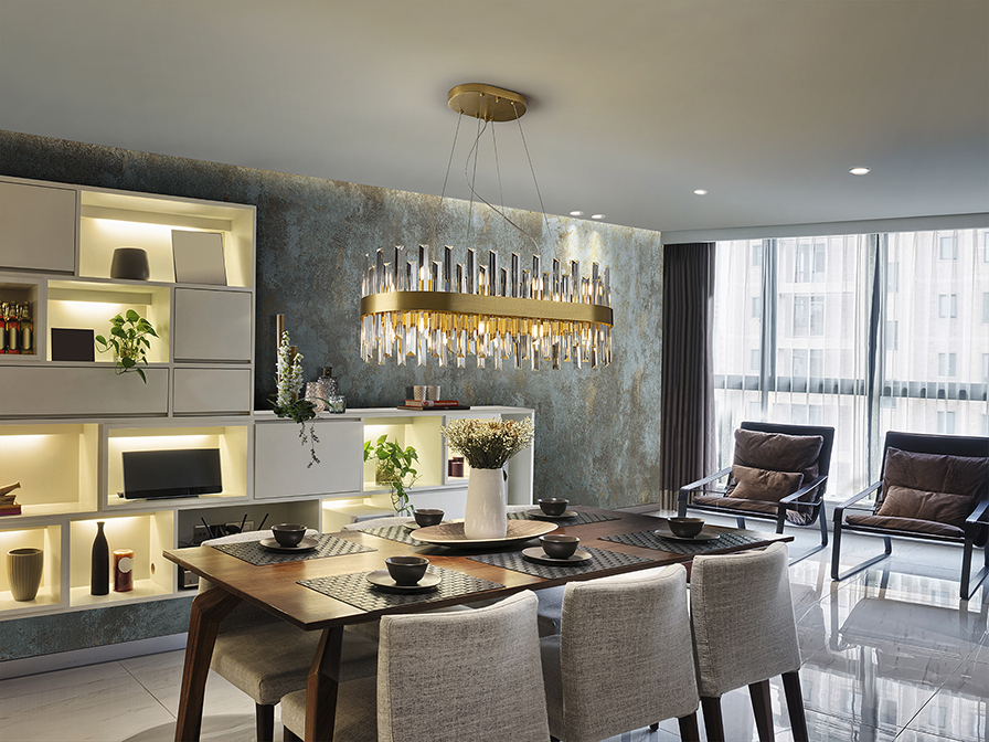 Grace csillár 365369 Grace csillár 365369 csiszolt fémből készült csillár, aranyozott felülettel. Prizma alakú, áttetsző üveg lamellákkal. Állítható hosszúsággal.