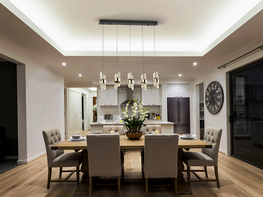 Iliada csillár 631486 Iliada csillár 631486 matt fekete és fényes arany felülettel. Öntött és faragott akrilból készült, spirál mintázatú búrákkal. Állítható hosszúsággal.