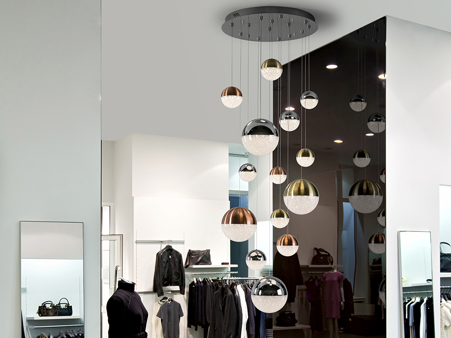 Sphere csillár 793258D Sphere csillár 793258D fémből készült csillár, króm felülettel. Polikarbonát lámpa búrkkal belső textúrával, szaténréz, szaténarany és króm fémrészletekkel.