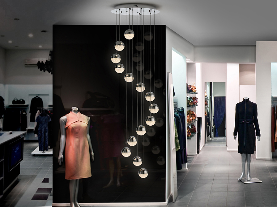 Sphere csillár 793746B Sphere csillár 793746B fémből készült csillár, króm felülettel. Polikarbonát lámpa búrkkal belső textúrával, metál és króm fémrészletekkel.