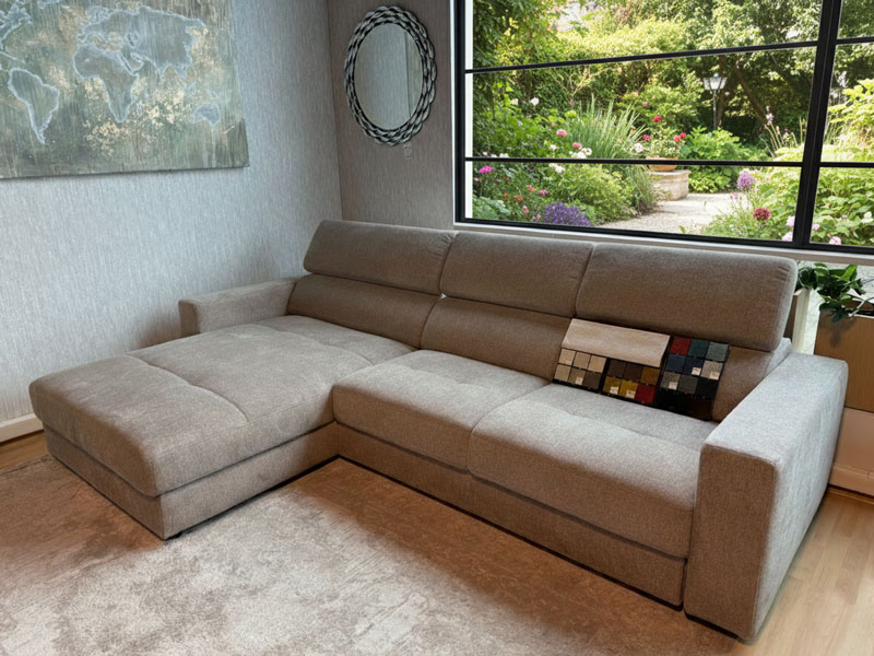 A színminták kölcsönzése lehetővé teszi, hogy otthonában is ellenőrizhesse a kárpitválasztást.