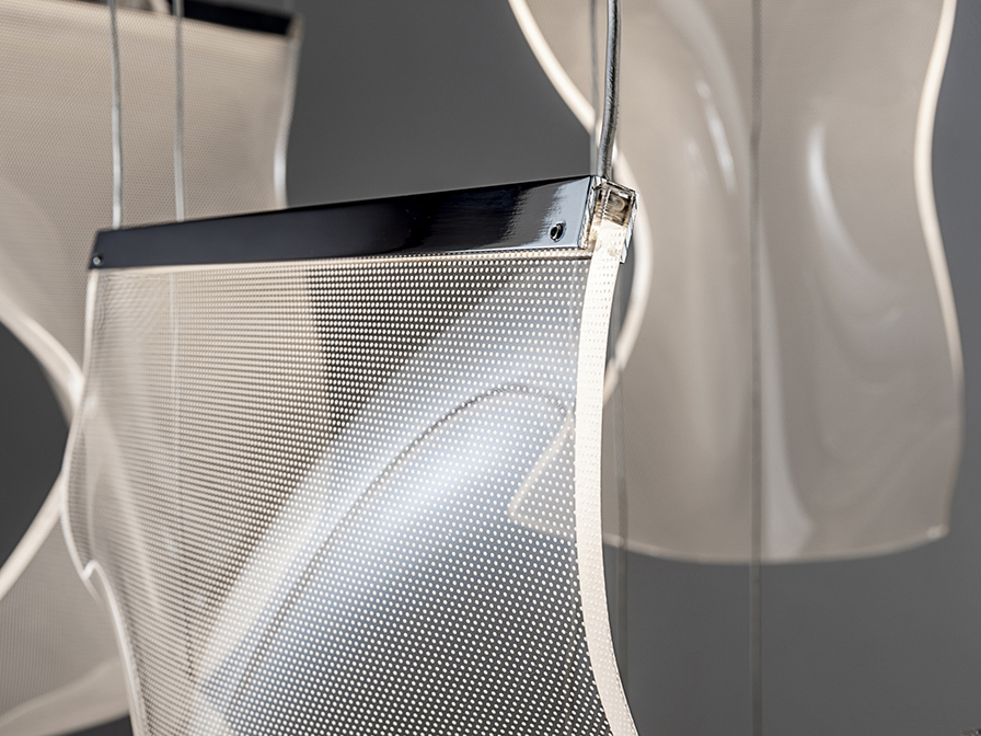 Velos csillár 609531N Velos csillár 609531N fémből készült csillár, krómozott felülettel. Mikroprintelt, formázott metakrilát búrákkal. Állítható hosszúsággal.