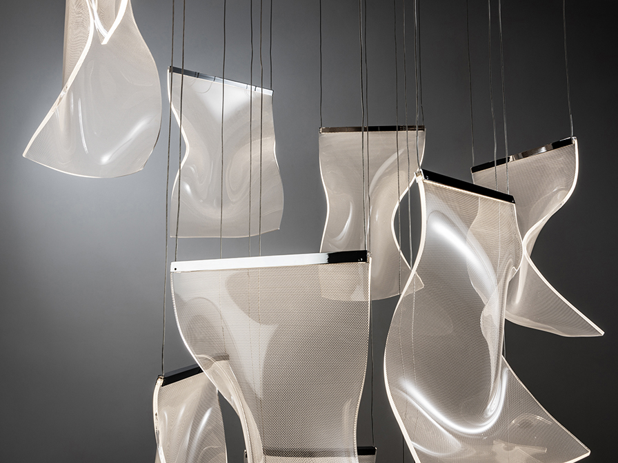 Velos csillár 609647ND Velos csillár 609647ND fémből készült csillár, krómozott felülettel. Mikroprintelt, formázott metakrilát búrákkal. Állítható hosszúsággal.