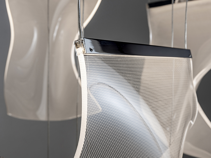 Velos csillár 609647ND Velos csillár 609647ND fémből készült csillár, krómozott felülettel. Mikroprintelt, formázott metakrilát búrákkal. Állítható hosszúsággal.