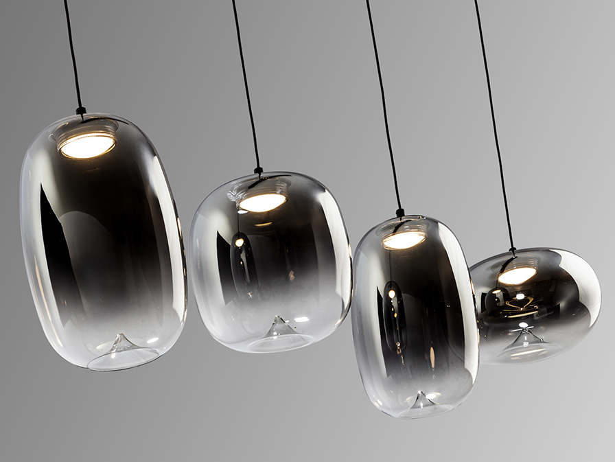 Onice csillár 314329 Onice csillár 314329 matt fekete felülettel. A lámpabúra fújt üvegből készült, füstszürke homályos színátmenettel. Állítható hosszúsággal.