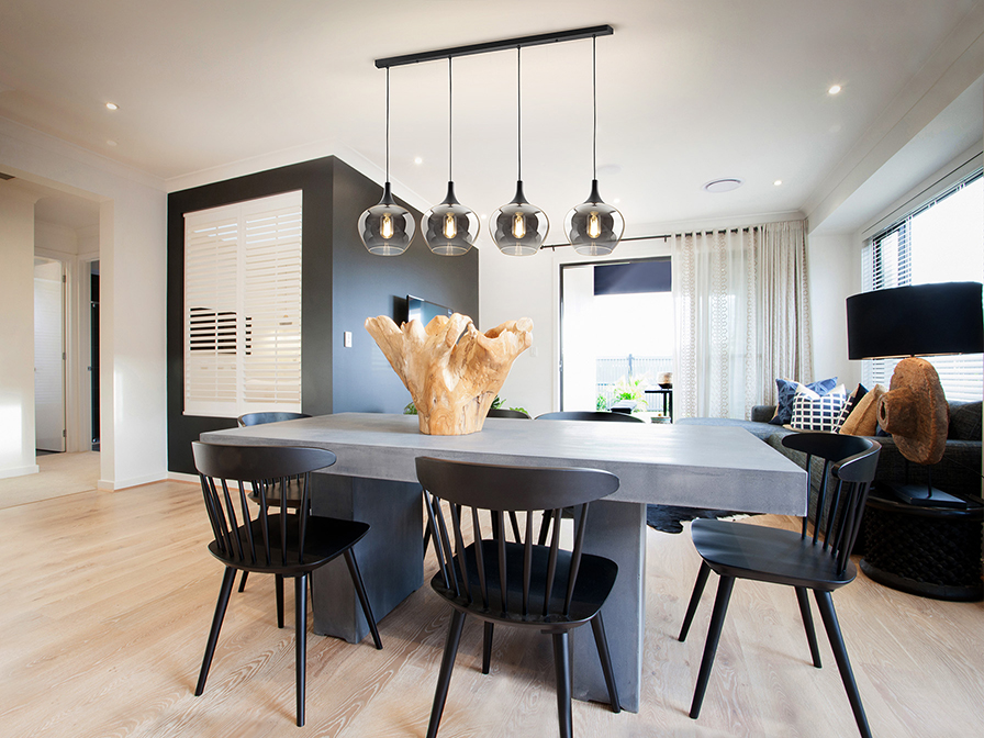 Opaz csillár 614245 Opaz csillár 614245 matt fekete felülettel. A lámpabúra fújt üvegből készült, füstszürke homályos színátmenettel. Állítható hosszúsággal.