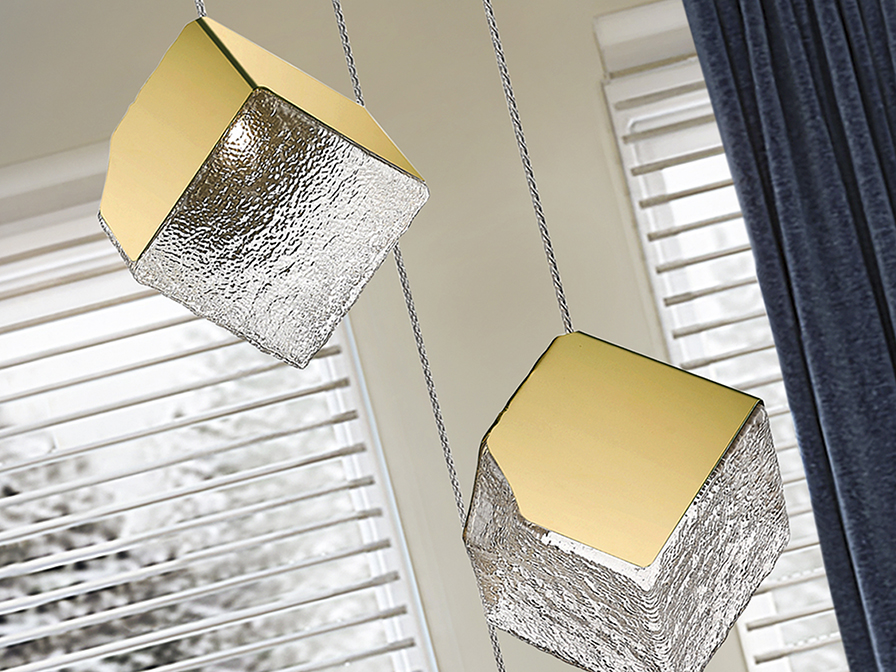 Priscila csillár 720403 Priscila csillár 720403 fémből és acélból készült, arany felülettel. A lámpabúra kocka alakú, texturált üvegből készült. Állítható hosszúsággal.