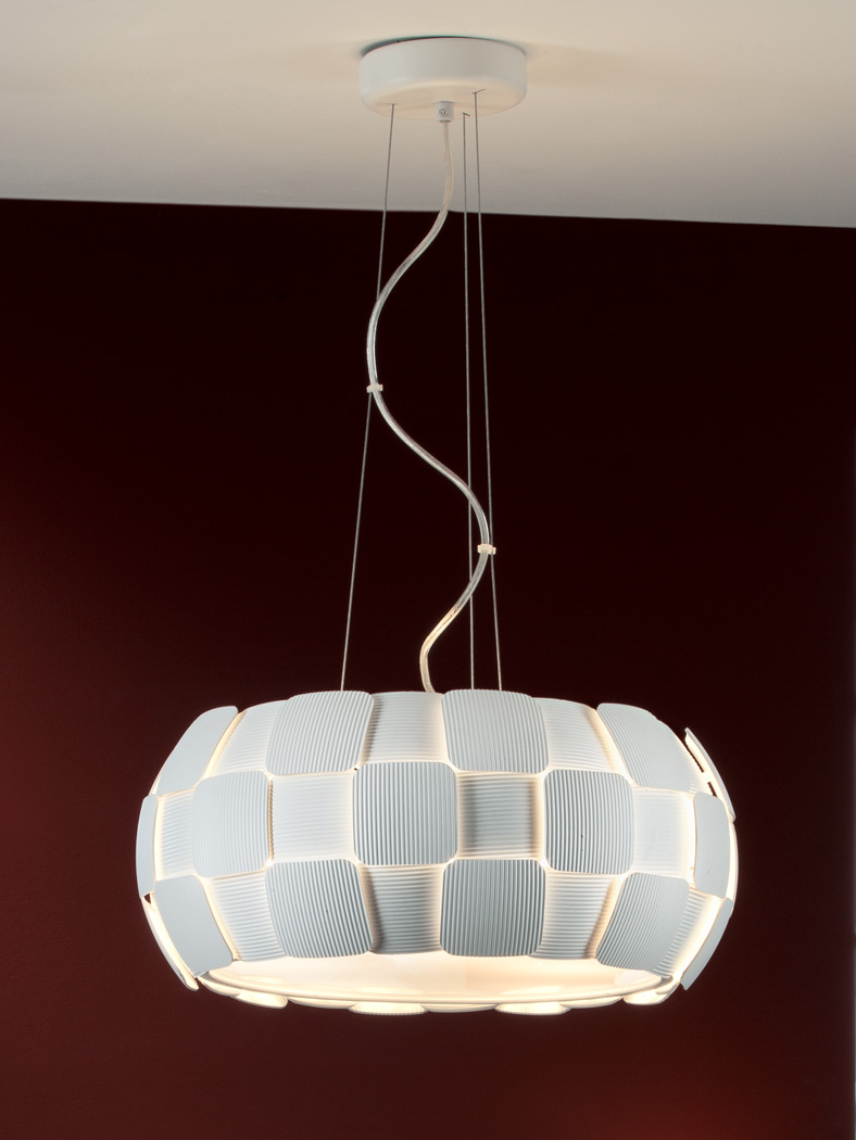 Quios csillár 124346 Quios csillár 124346 fémből készült függeszték, törtfehér felülettel. A lámpabúra hullámos felületű polikarbonát lapokból készült. Állítható hosszúsággal.