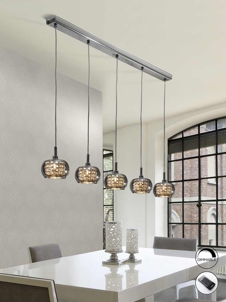 Arian lámpa 193539D Arian lámpa 193539D acélból készült, fényes felülettel. Csillogó üveg búrával, belsejében kristálygyöngy csík díszítéssel. Állítható hosszúsággal.