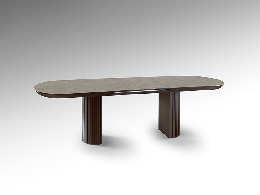 Irati étkezőasztal 607087 Irati étkezőasztal 607087 titokzatos oxibarna fahatású, bordázott lábazattal, matt, kőhatású melamin asztallappal.