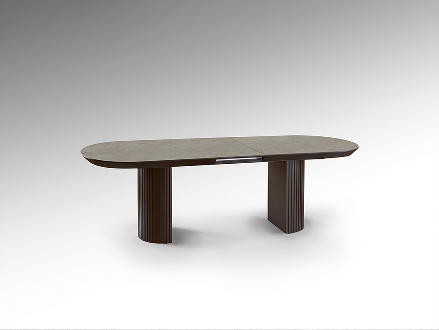 Irati étkezőasztal 607087 Irati étkezőasztal 607087 titokzatos oxibarna fahatású, bordázott lábazattal, matt, kőhatású melamin asztallappal.