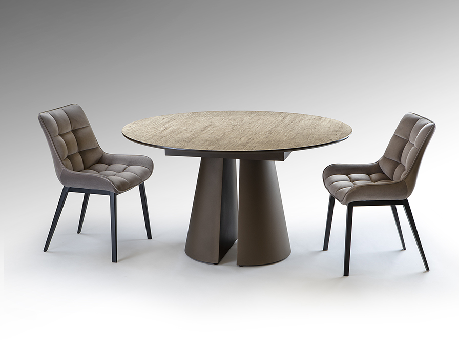 Samara étkezőasztal 497947 Samara étkezőasztal 497947 travertin mintázatú, melaminból készült, világos kőhatású asztallappal, és titokzatos oxidbarna talppal.