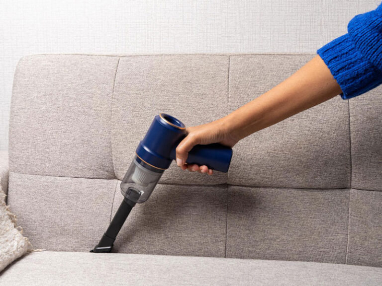 Hogyan tudom kitisztítani a kanapémat házilag?