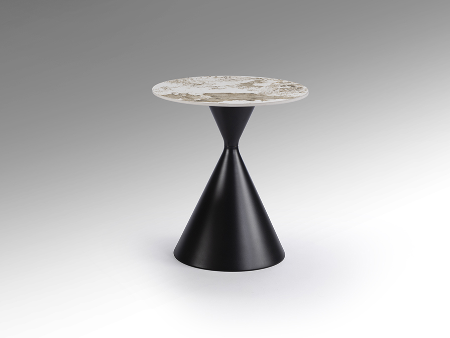 Panda kiasztal 718943 Panda kiasztal 718943 szürke Pandora márvány mintázatú porcelán asztallappal, és homokóra formát idéző matt fekete fémtalppal.