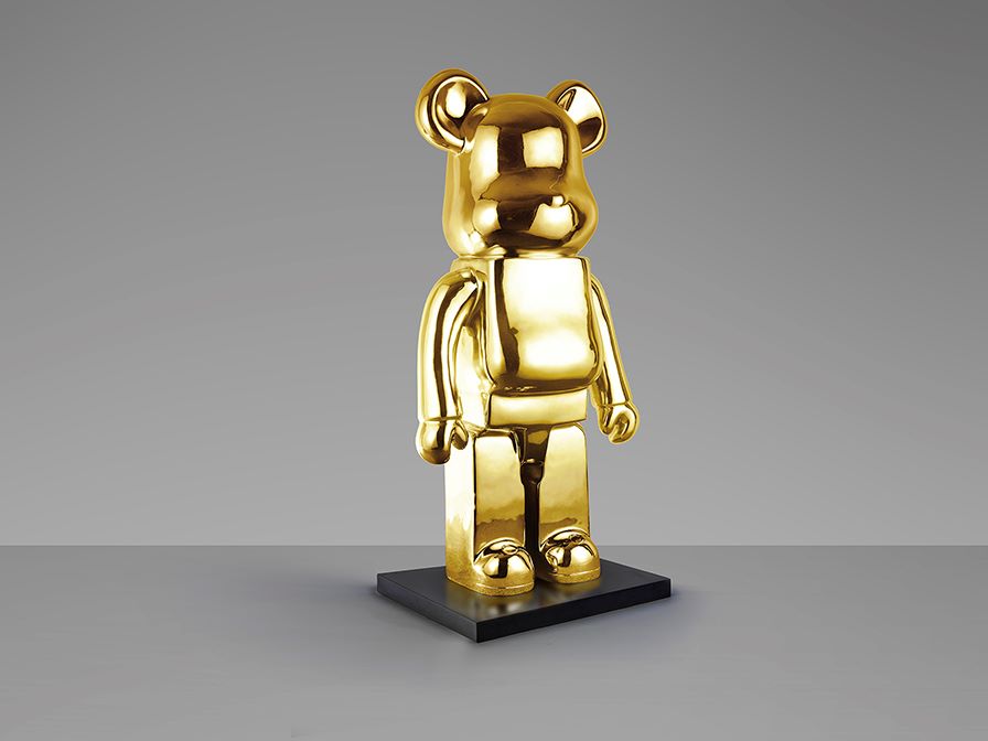 Oso Dorado dekorációs szobor 716086 Oso Dorado dekorációs szobor 716086 üvegszálból és poliészter gyantából készült, stilizált, álló medve figura talpazaton, fémesen csillogó arany felülettel.