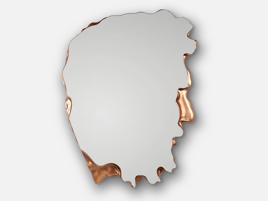 Face tükör háttér nélkül 502090 Face tükör háttér nélkül 502090 művészi megformálású, egy arcprofilt idéző design elem, meleg sötét bronz árnyalatú kerettel. Finoman csiszolt szélű tükörlappal.